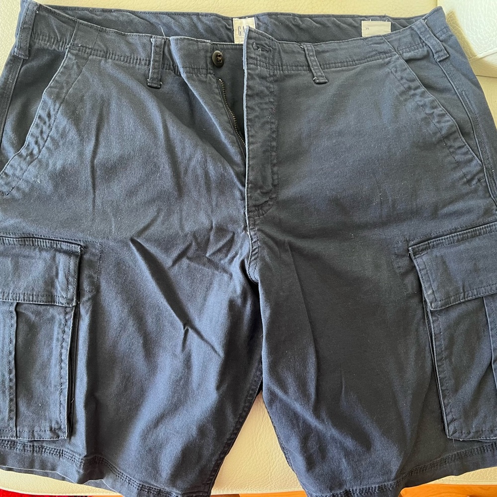 GAP Cargo Shorts - New - 36